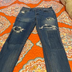 Boy friend distressed jeans